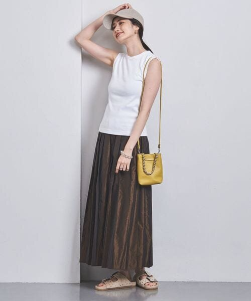 きれいめな夏コーデの女性