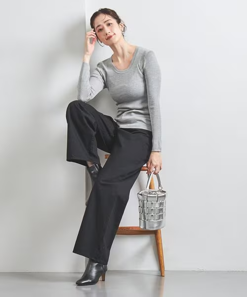 きれいめな秋コーデの女性