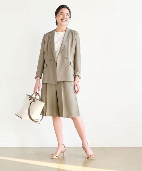 セットアップコーデの女性