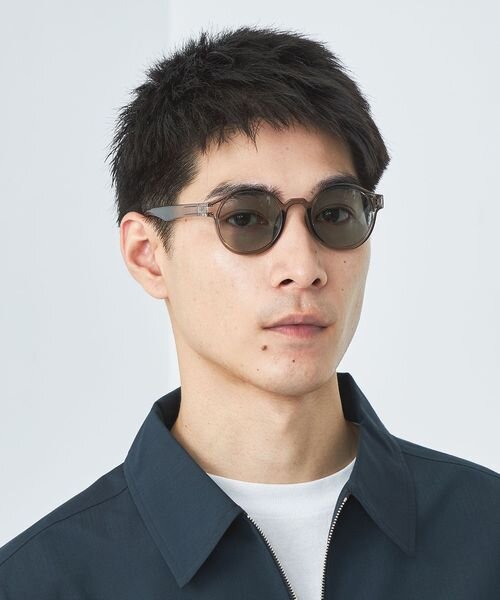 サングラスをかけている男性