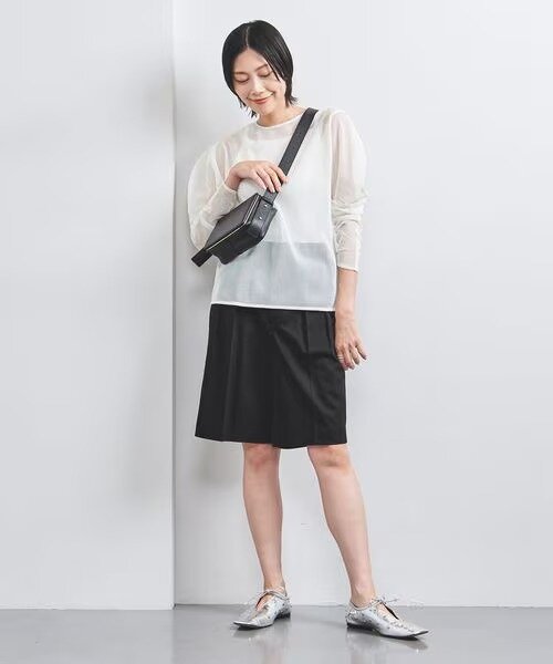 ショートパンツにシアートップスをあわせたコーデ