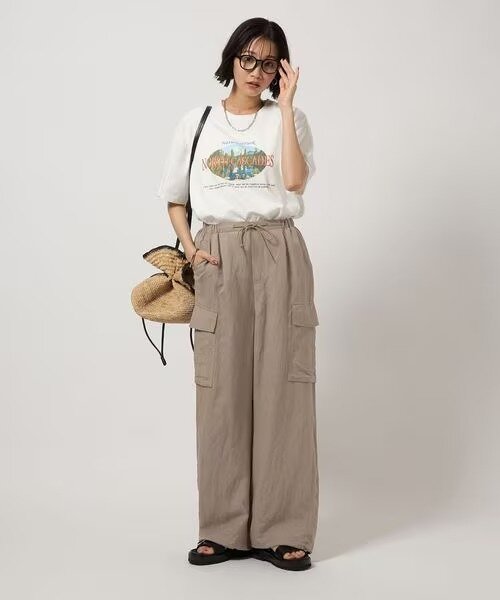 ネックレスをあわせたカーゴパンツコーデ