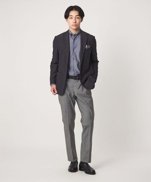 ジャケパンスタイルの男性