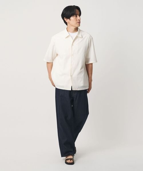 半袖シャツの男性