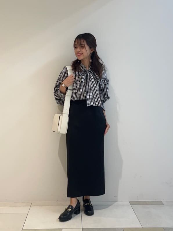 タイトスカート×ボウタイブラウスコーデ