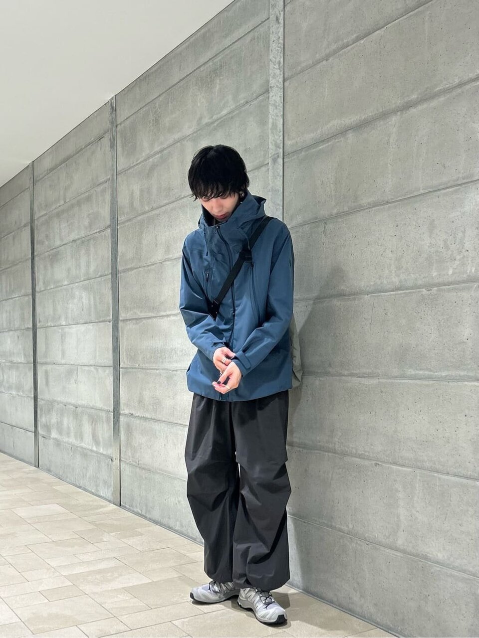 ジップアップジャケット×ボリュームパンツコーデ