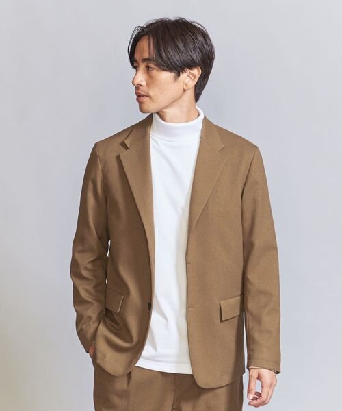 ジャケットを着た男性