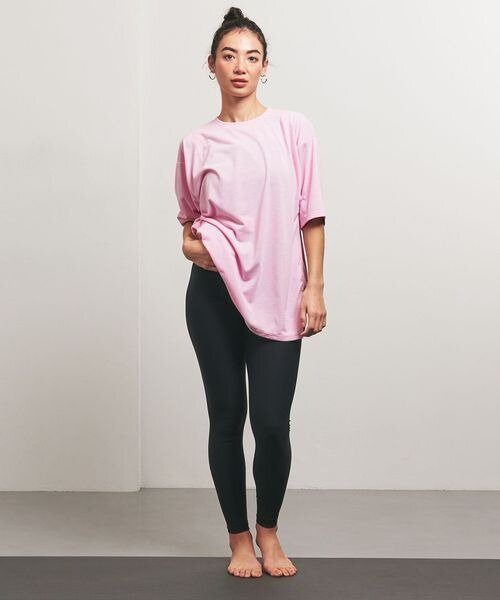 Tシャツとレギンスのジムコーデ