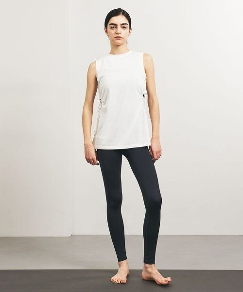 ジムに適した服装の女性