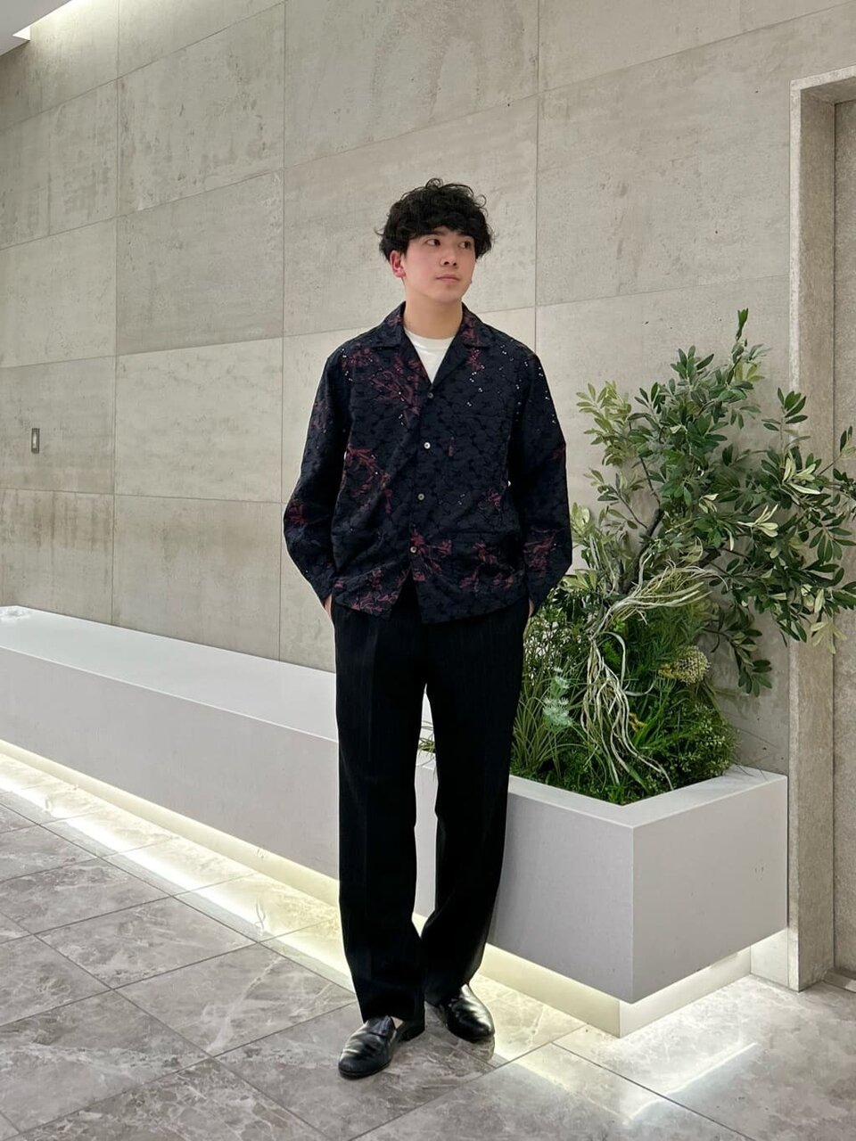 シャツジャケット×ストレートパンツ