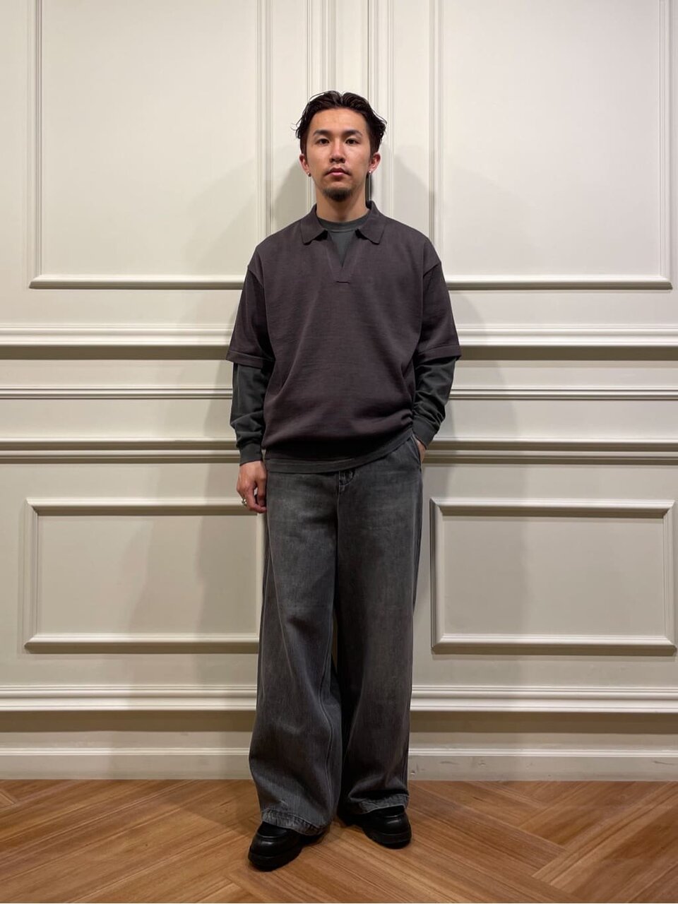 ロングスリーブTシャツ×ポロニットのコーデ