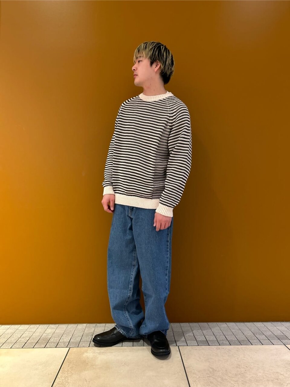ボーダー柄ニット×デニムパンツ