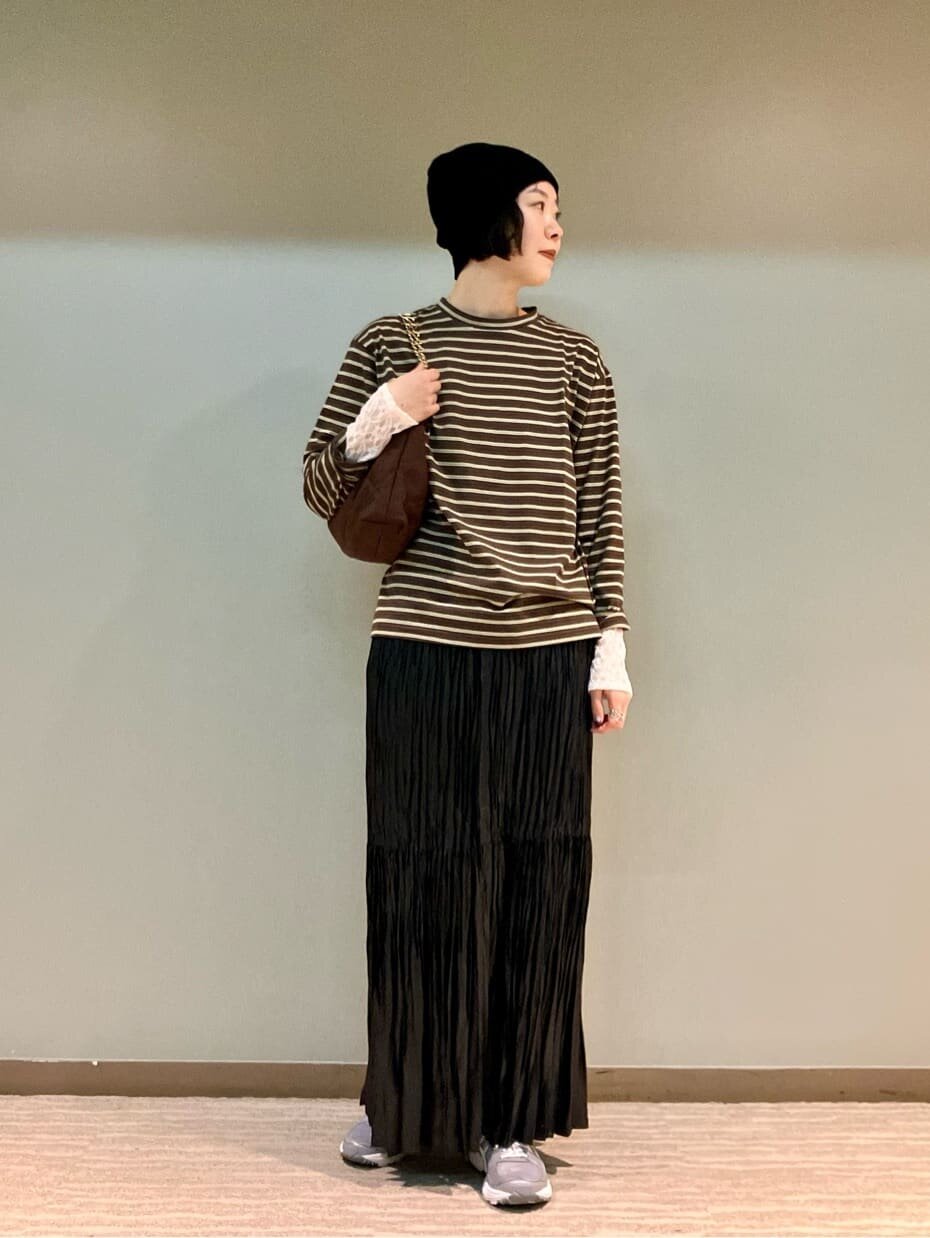 ボーダーシャツを着た女性