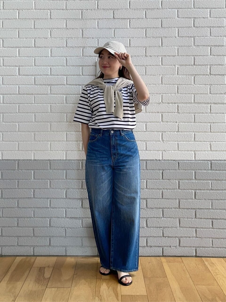 カットソー×デニムパンツのコーデ