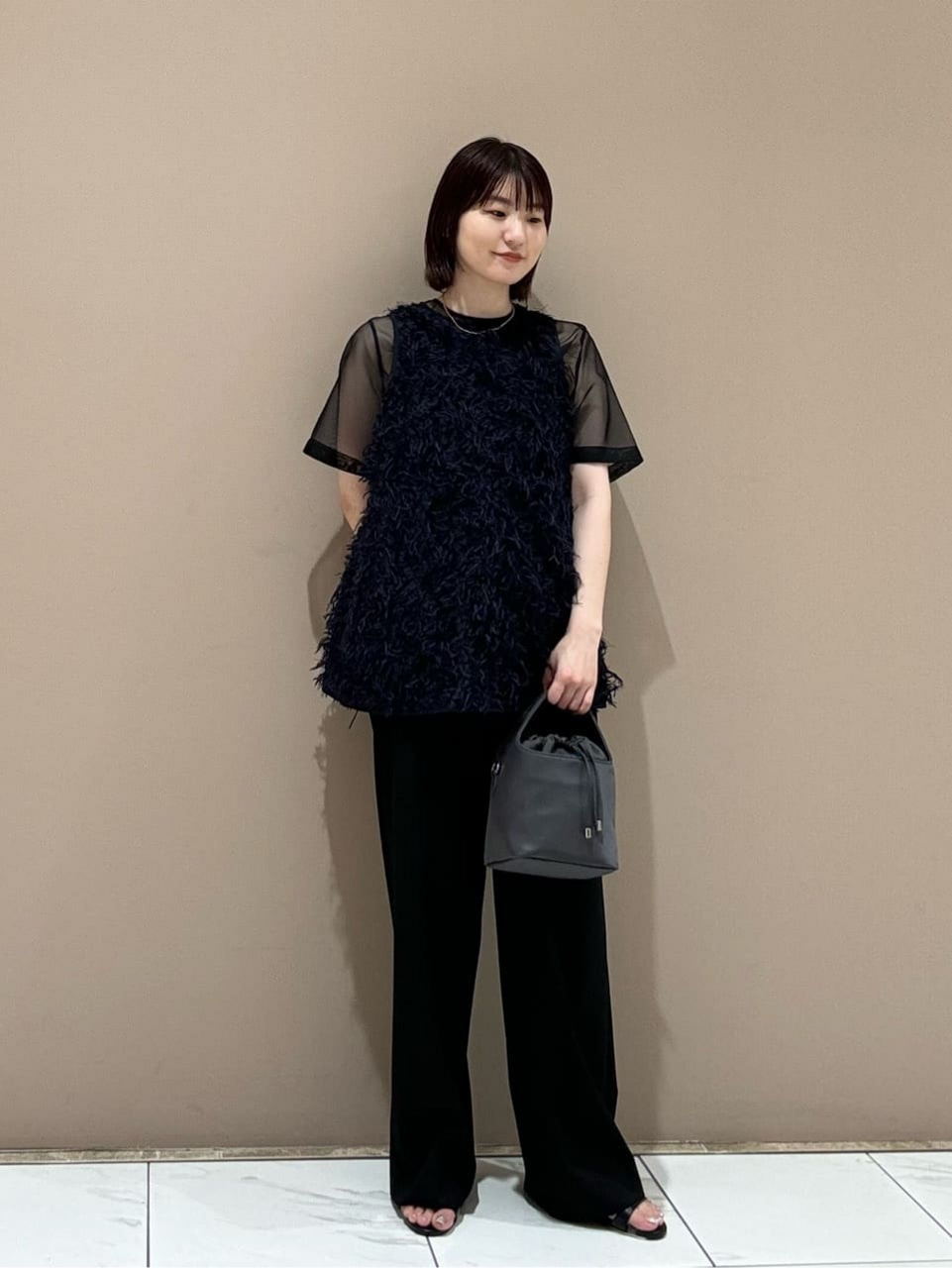 レイヤードコーデの女性