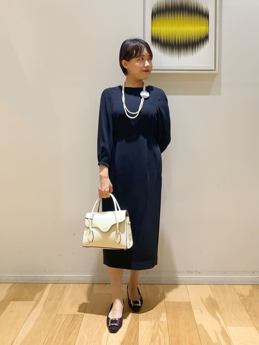 ワンピースを着た女性
