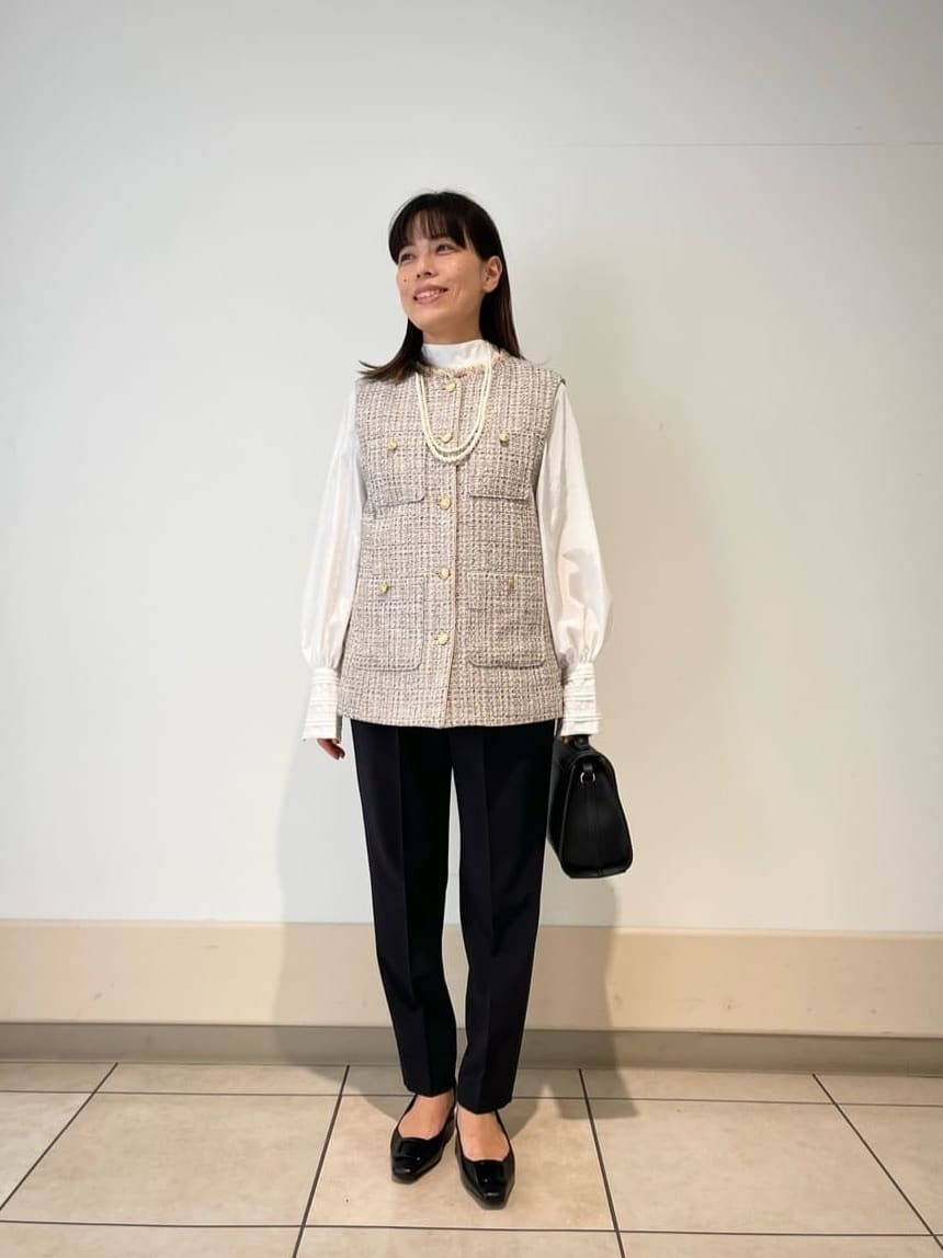 ジレを着た女性