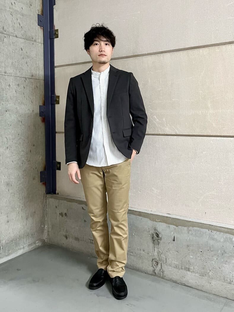 ストライプシャツにジャケットをあわせた春のメンズコーデ