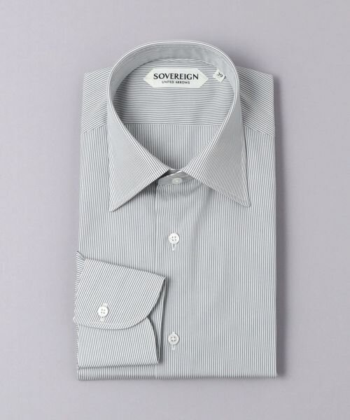 グレーのストライプ柄シャツ