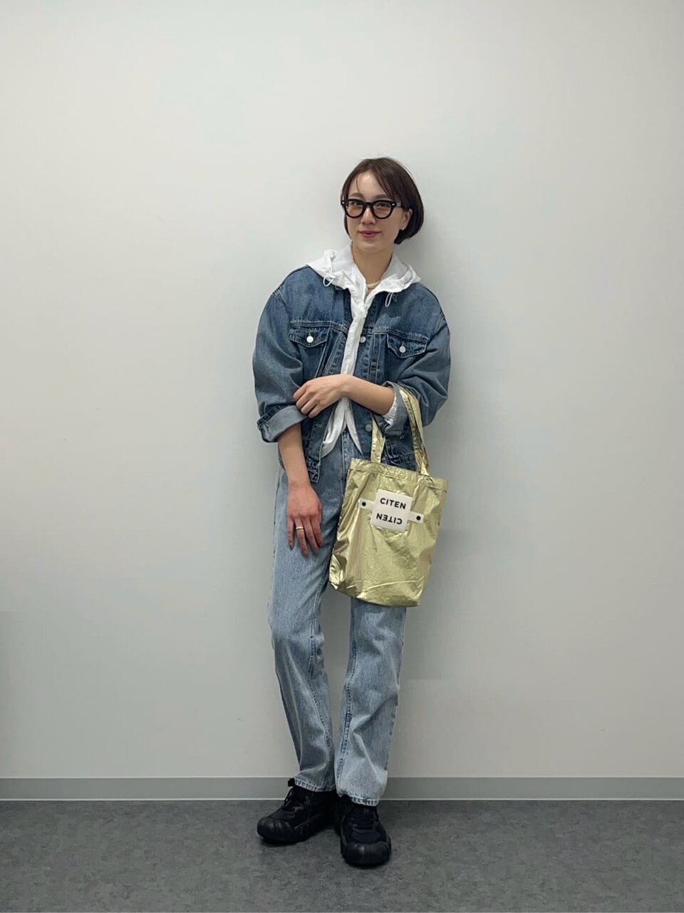 デニムジャケットとデニムパンツの運動会コーデ