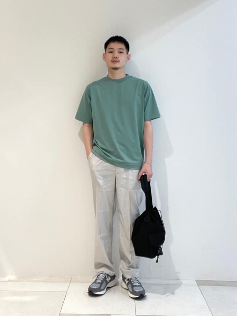 ハーフパンツをはいた男性