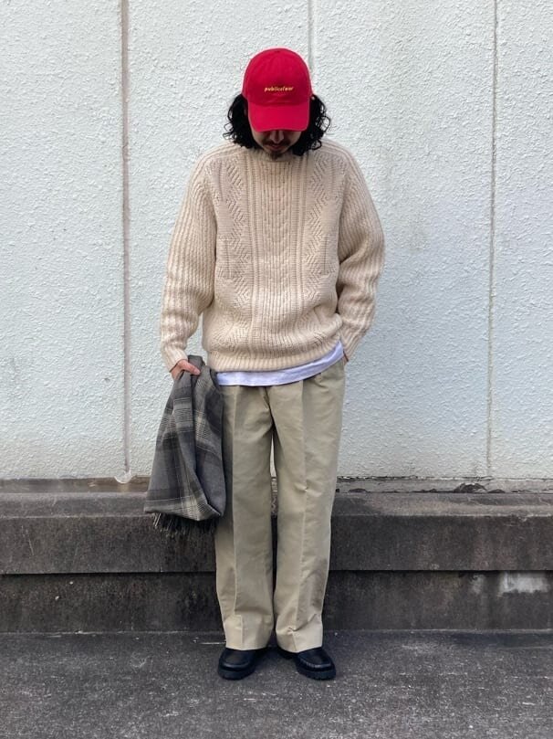 コートを着た男性