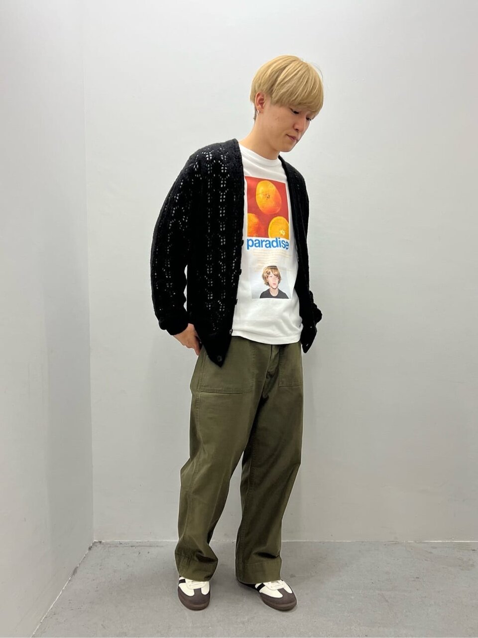 スキッパープルオーバーを着た男性