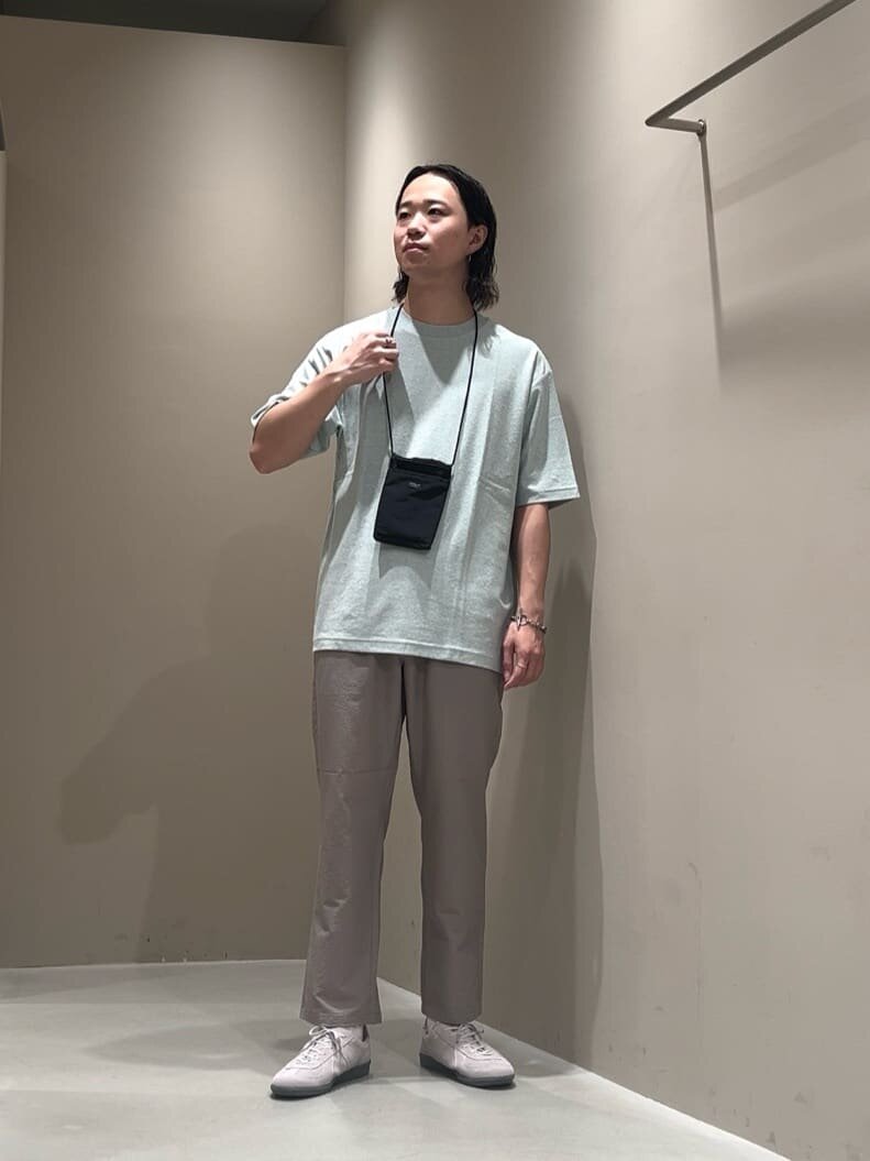 シャツを着た男性