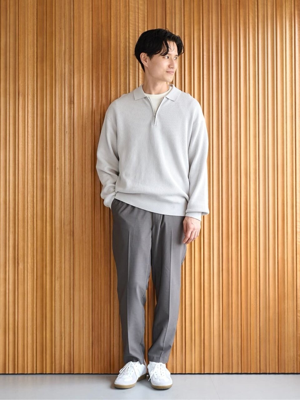ブルゾンを着た男性