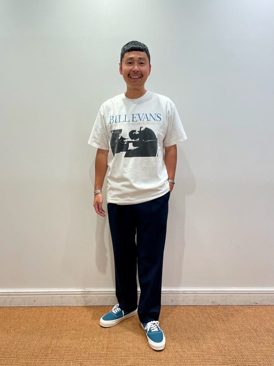 Tシャツを着た男性