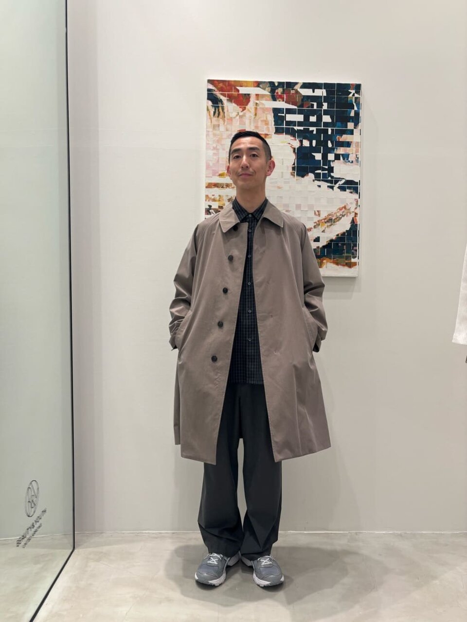 コートを着た男性