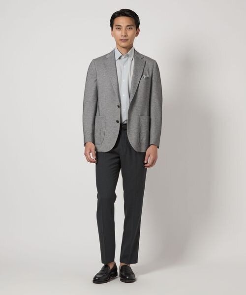ジャケパンスタイルの男性