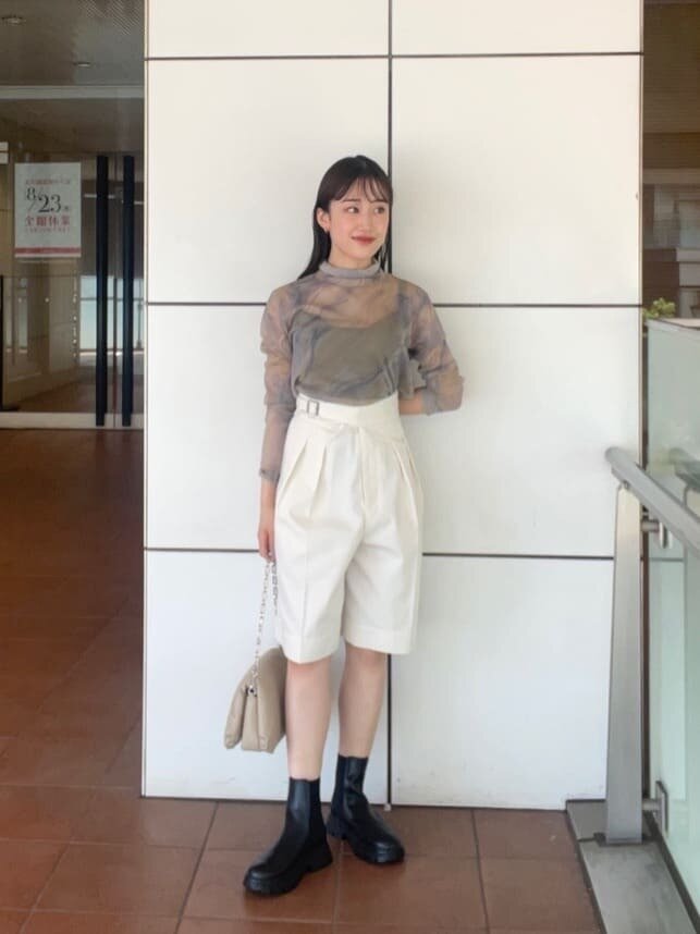 ショートパンツ×サイドゴアブーツのコーデ