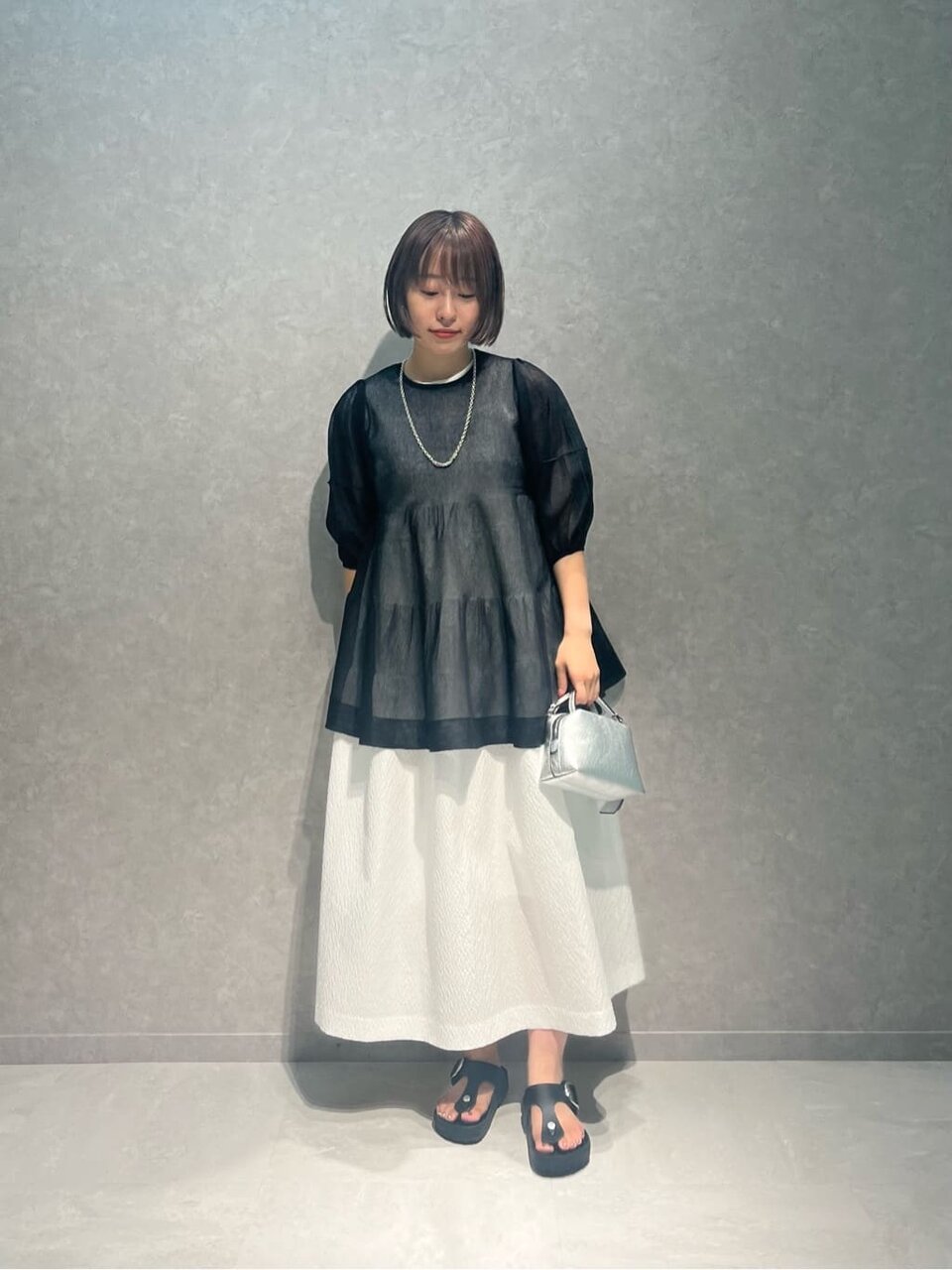 シアーニット×ノースリーブワンピースコーデ