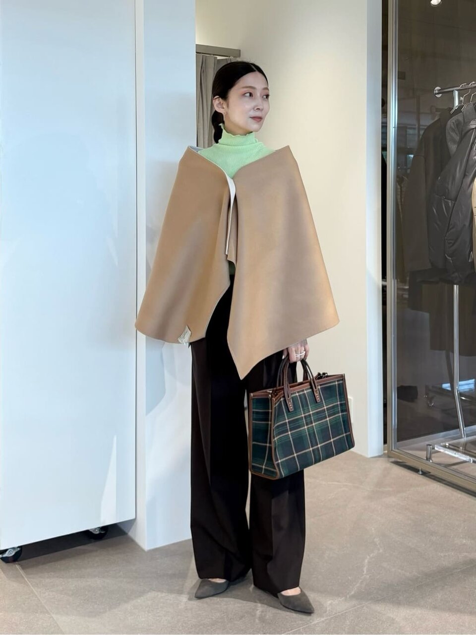 リバーストールを着た女性
