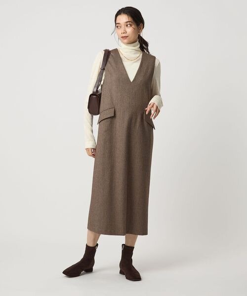 40代女性のジャンパースカートコーデ