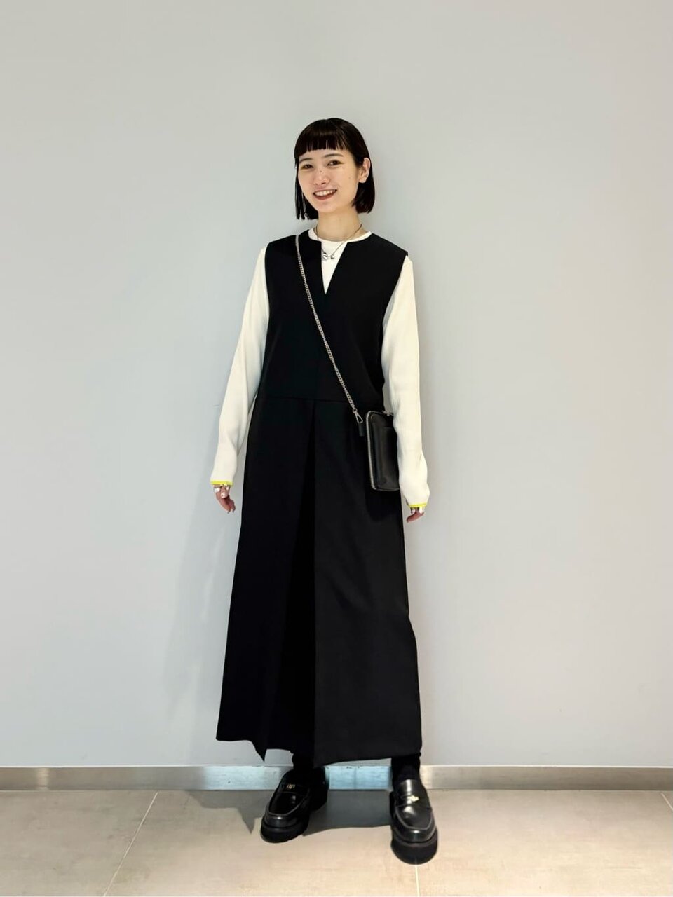 ニット×ジャンパースカートのコーデ