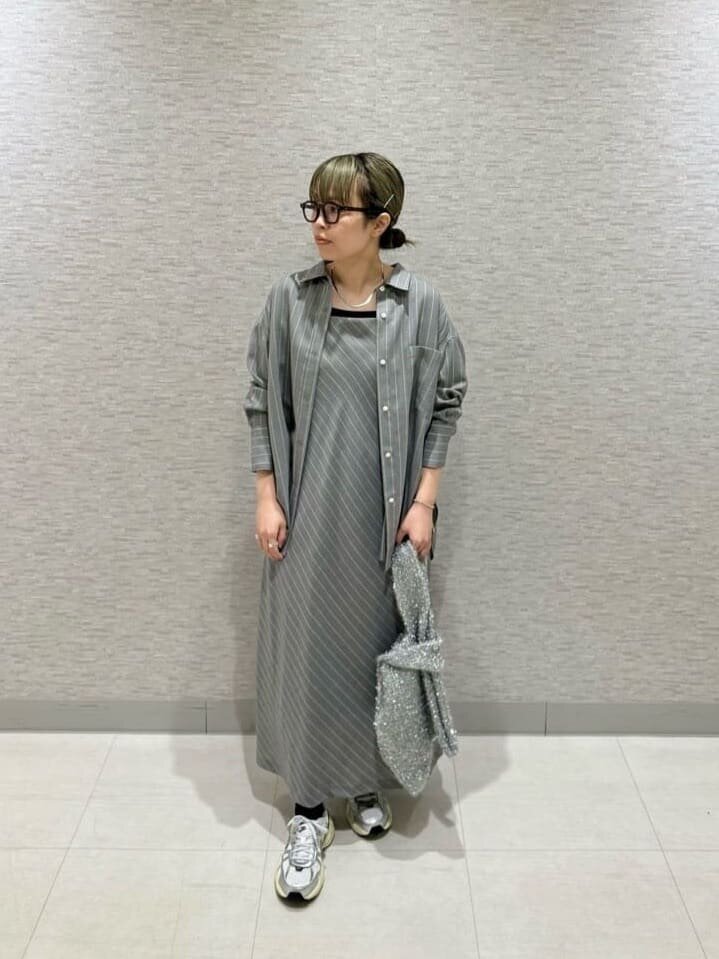 ワンピースを着た女性