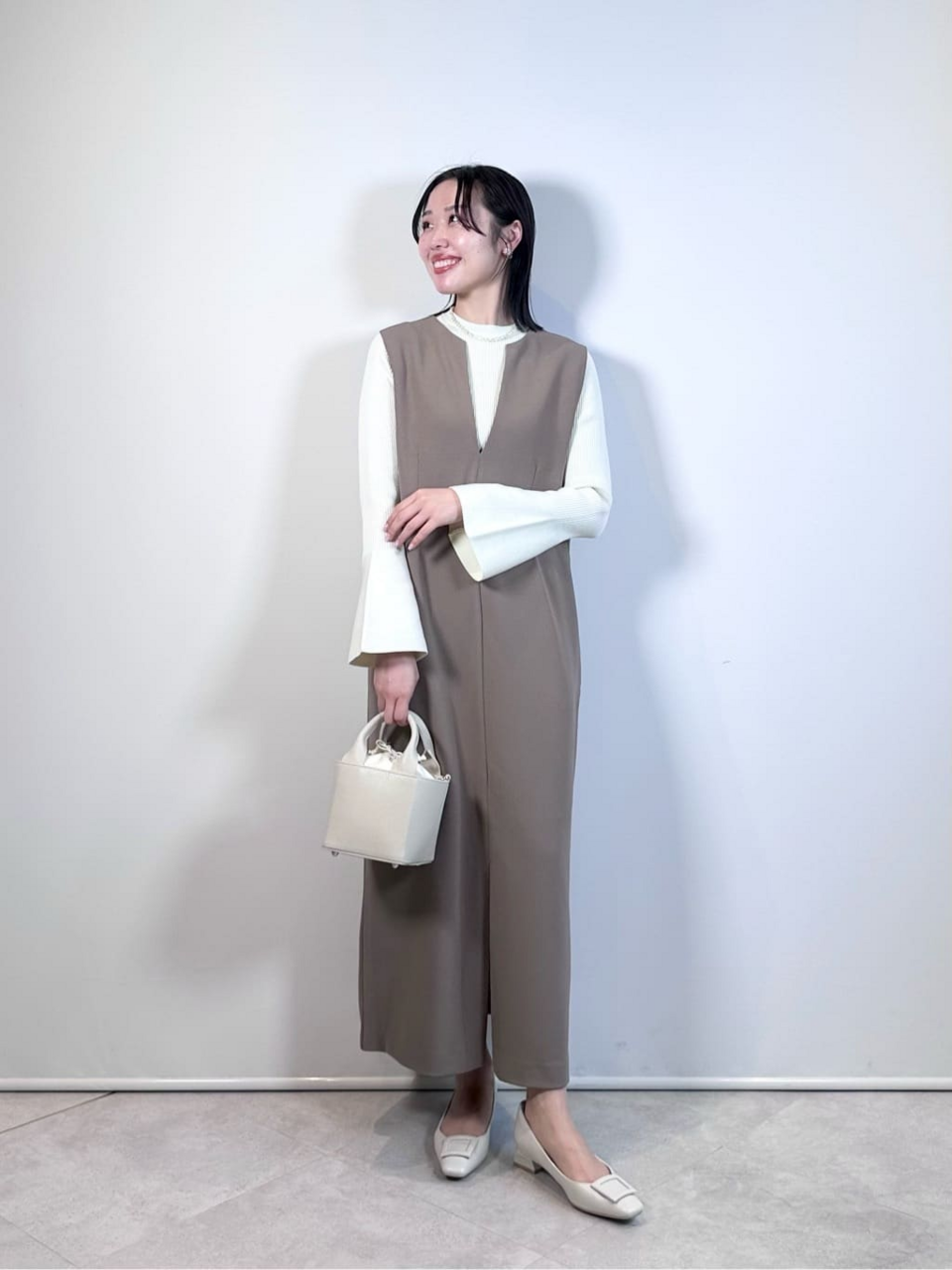 ワンピースを着た女性