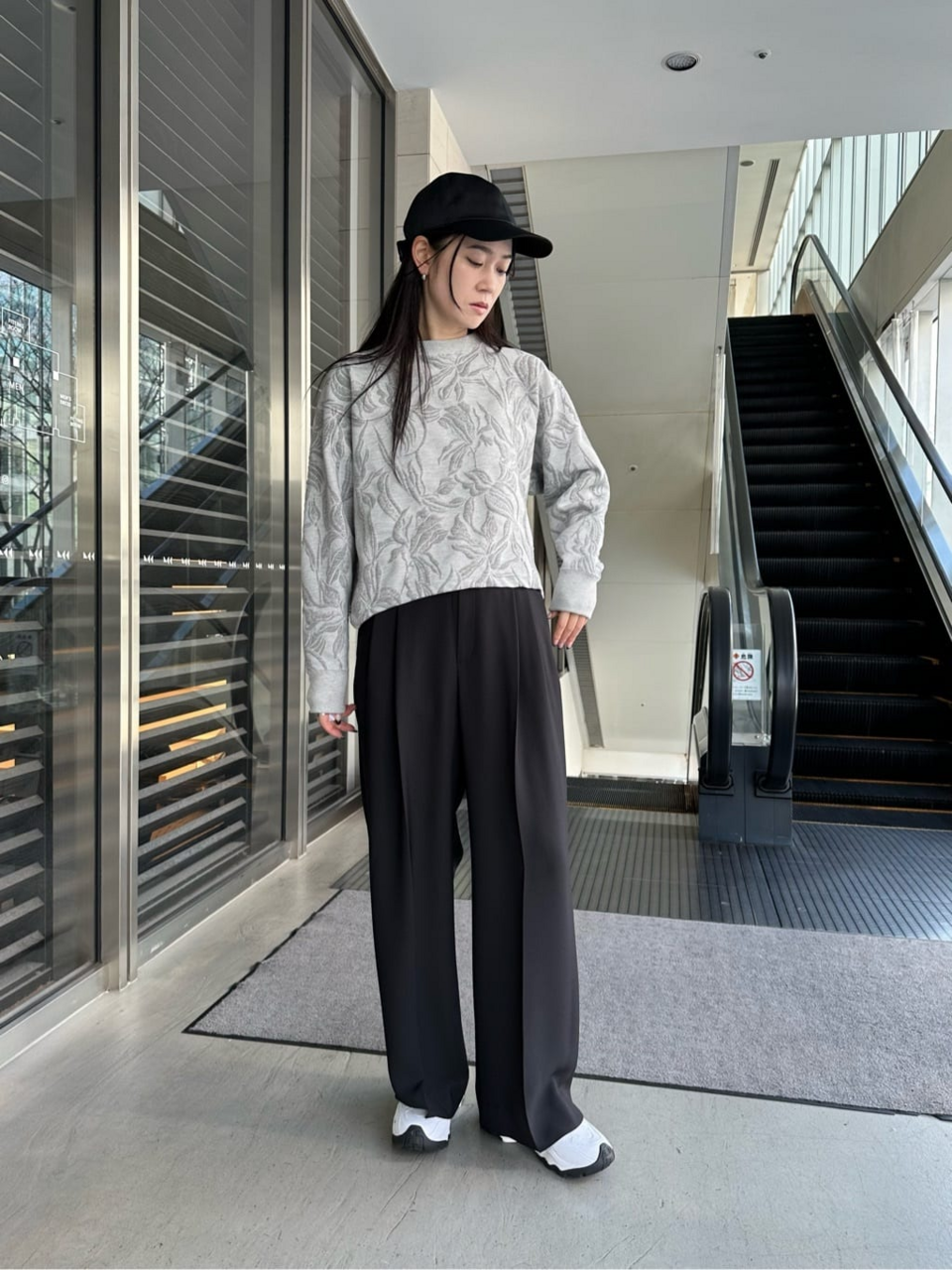 スウェットを着た女性