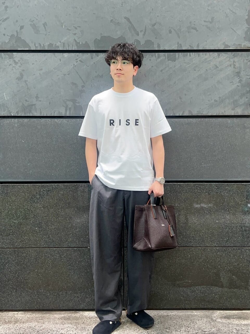 白Tシャツ×ボンタンパンツ