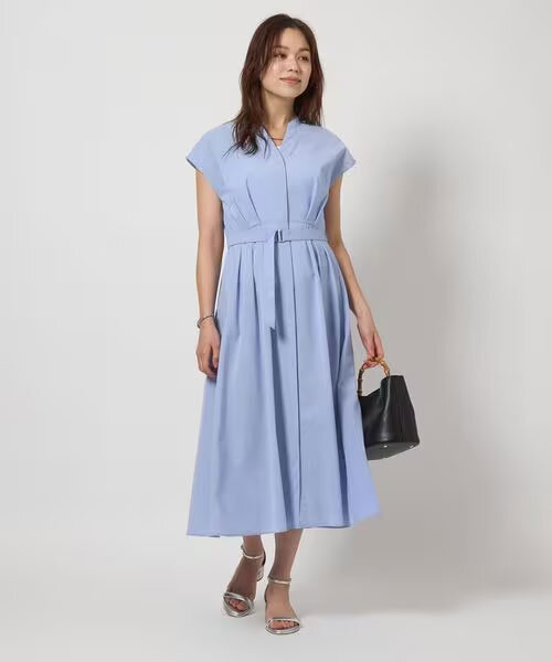 ワンピースを着た女性
