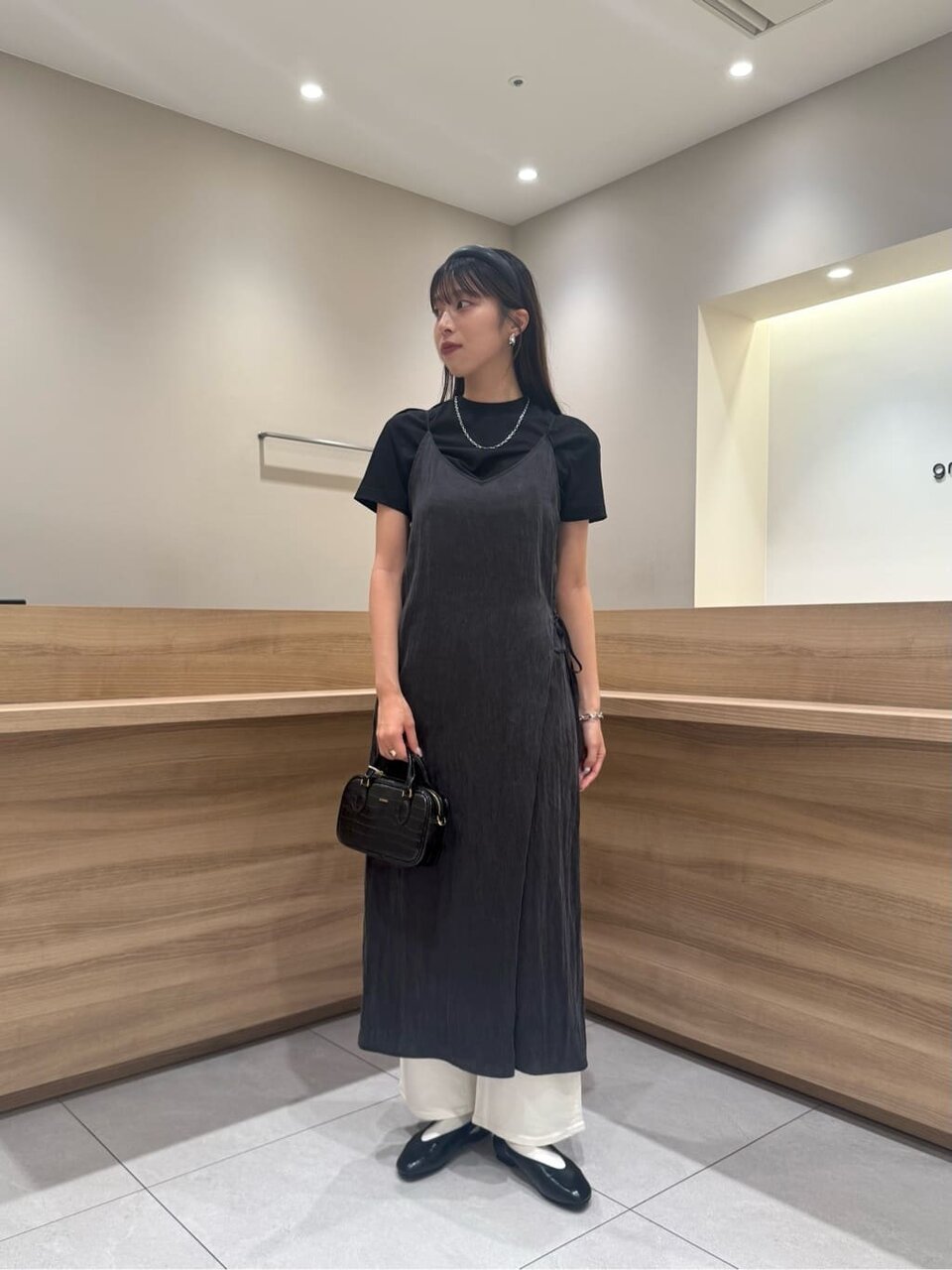 ワンピースを着た女性