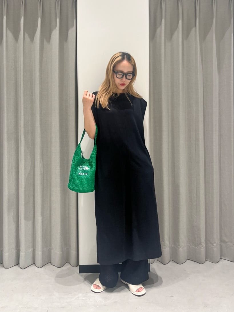 ワンピースを着た女性