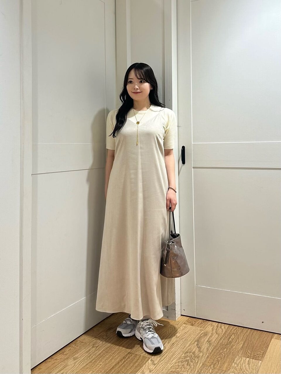 ワンピースを着た女性