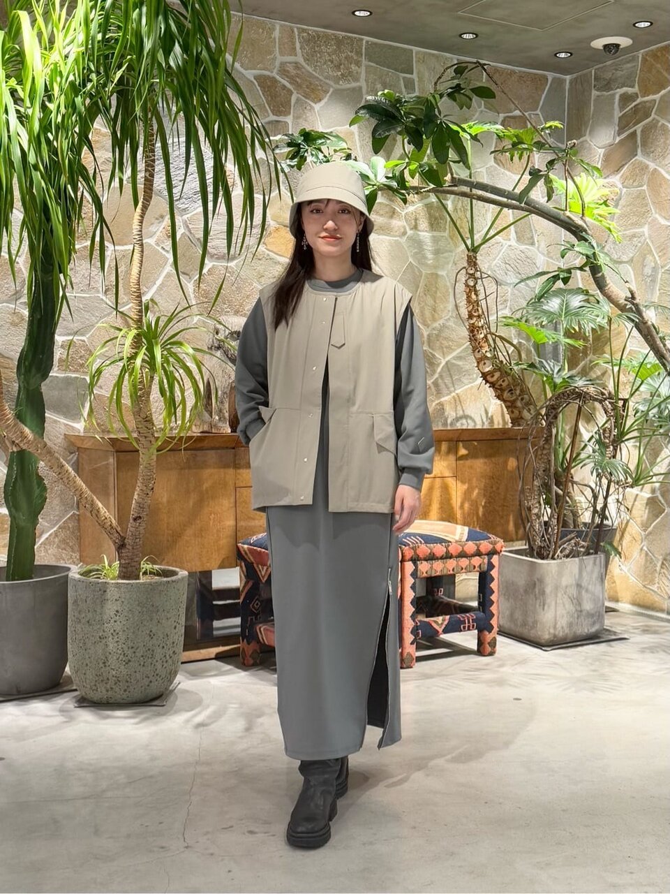 ワンピースを着た女性
