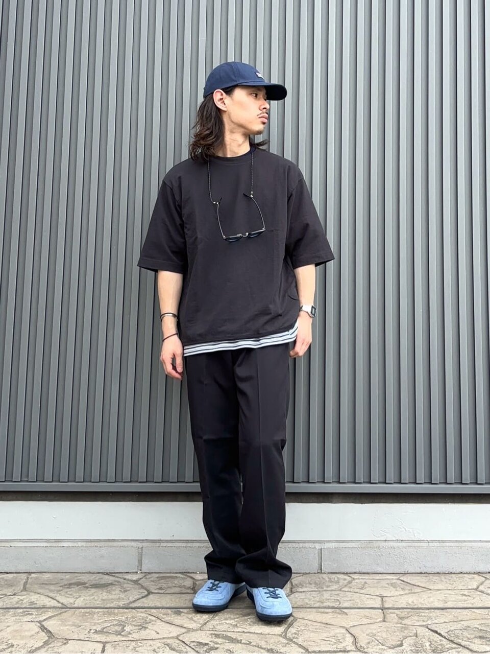 黒Tシャツ×ボーダー柄のTシャツのコーデ