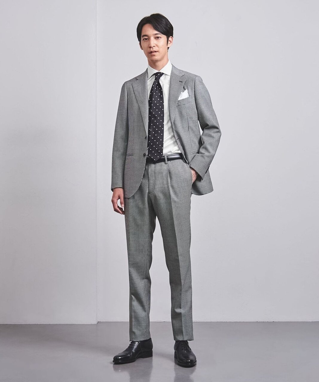 スーツを着た男性