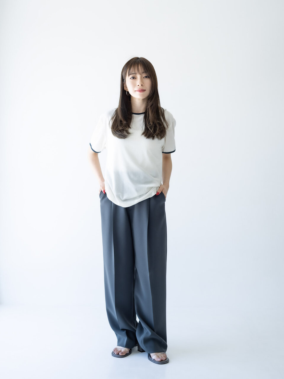 Tシャツとサンダルのコーデ