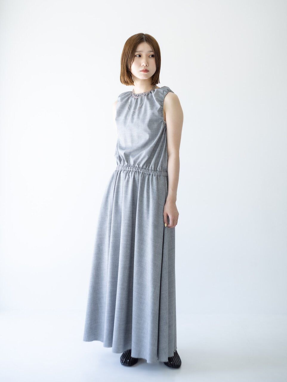 ワンピースを着た女性